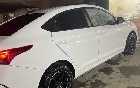 Hyundai Solaris II рестайлинг, 2021 год, 1 700 000 рублей, 4 фотография