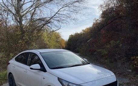 Hyundai Solaris II рестайлинг, 2021 год, 1 700 000 рублей, 2 фотография