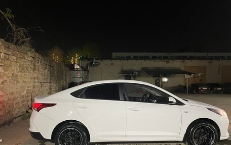 Hyundai Solaris II рестайлинг, 2021 год, 1 700 000 рублей, 5 фотография