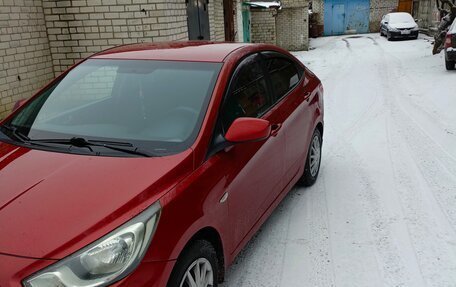 Hyundai Solaris II рестайлинг, 2013 год, 860 000 рублей, 2 фотография