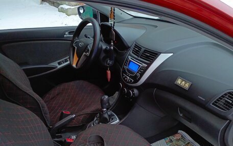 Hyundai Solaris II рестайлинг, 2013 год, 860 000 рублей, 9 фотография