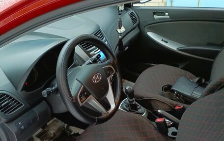 Hyundai Solaris II рестайлинг, 2013 год, 860 000 рублей, 15 фотография