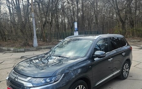 Mitsubishi Outlander III рестайлинг 3, 2019 год, 2 900 000 рублей, 1 фотография