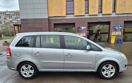 Opel Zafira B, 2010 год, 650 000 рублей, 3 фотография