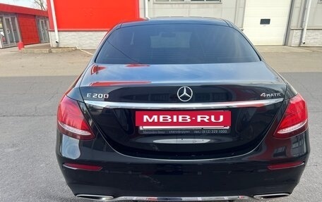 Mercedes-Benz E-Класс, 2019 год, 2 600 000 рублей, 2 фотография