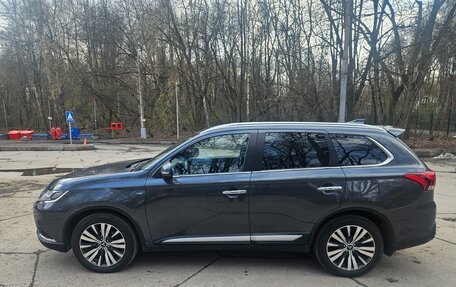 Mitsubishi Outlander III рестайлинг 3, 2019 год, 2 900 000 рублей, 8 фотография