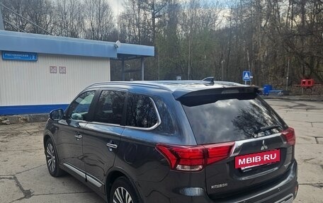 Mitsubishi Outlander III рестайлинг 3, 2019 год, 2 900 000 рублей, 6 фотография