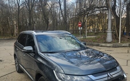 Mitsubishi Outlander III рестайлинг 3, 2019 год, 2 900 000 рублей, 7 фотография