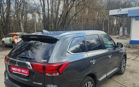 Mitsubishi Outlander III рестайлинг 3, 2019 год, 2 900 000 рублей, 4 фотография