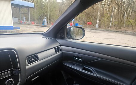 Mitsubishi Outlander III рестайлинг 3, 2019 год, 2 900 000 рублей, 16 фотография