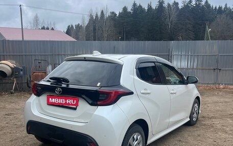 Toyota Yaris, 2021 год, 1 600 000 рублей, 2 фотография