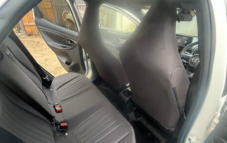 Toyota Yaris, 2021 год, 1 600 000 рублей, 7 фотография