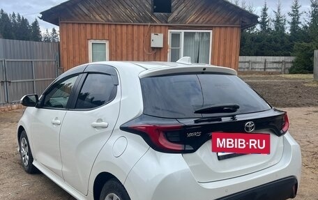 Toyota Yaris, 2021 год, 1 600 000 рублей, 3 фотография