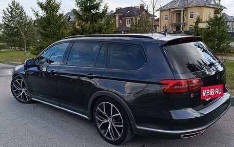 Volkswagen Passat B8 рестайлинг, 2018 год, 2 860 000 рублей, 2 фотография