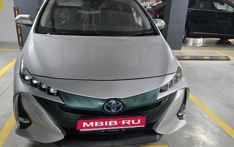 Toyota Prius IV XW50, 2017 год, 2 150 000 рублей, 1 фотография
