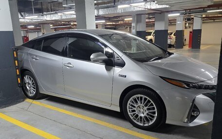 Toyota Prius IV XW50, 2017 год, 2 150 000 рублей, 2 фотография