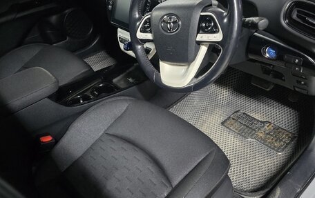 Toyota Prius IV XW50, 2017 год, 2 150 000 рублей, 6 фотография