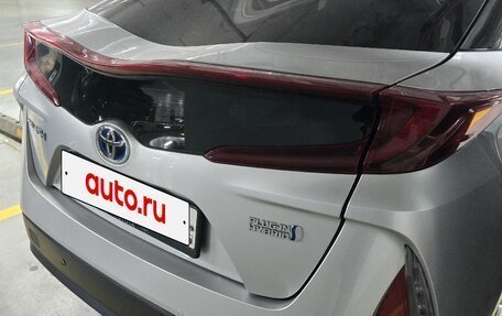 Toyota Prius IV XW50, 2017 год, 2 150 000 рублей, 4 фотография