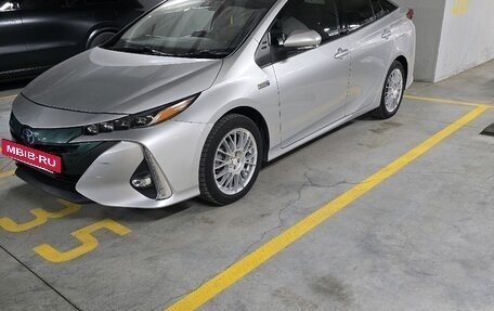 Toyota Prius IV XW50, 2017 год, 2 150 000 рублей, 3 фотография