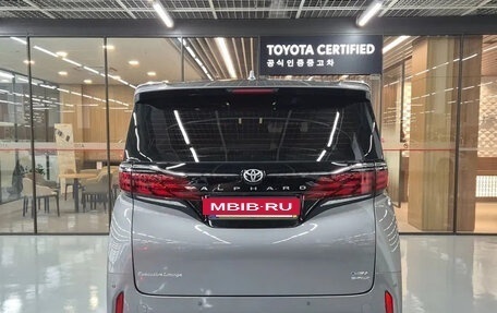 Toyota Alphard, 2025 год, 10 990 000 рублей, 4 фотография