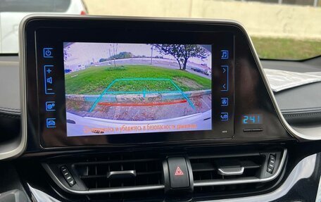 Toyota C-HR I рестайлинг, 2018 год, 2 900 000 рублей, 7 фотография