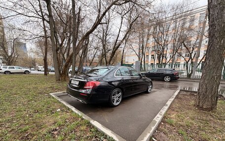 Mercedes-Benz E-Класс, 2019 год, 3 300 000 рублей, 5 фотография