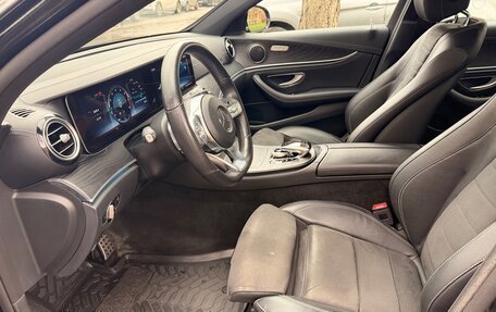 Mercedes-Benz E-Класс, 2019 год, 3 300 000 рублей, 15 фотография