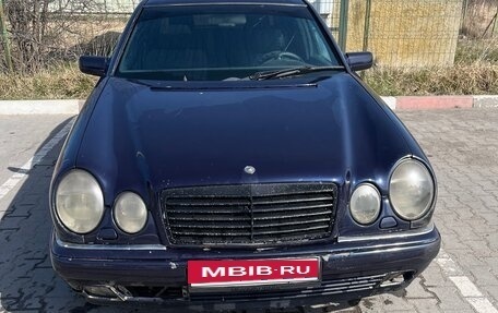 Mercedes-Benz E-Класс, 1996 год, 270 000 рублей, 1 фотография