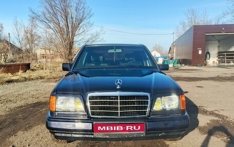 Mercedes-Benz E-Класс, 1993 год, 400 000 рублей, 1 фотография