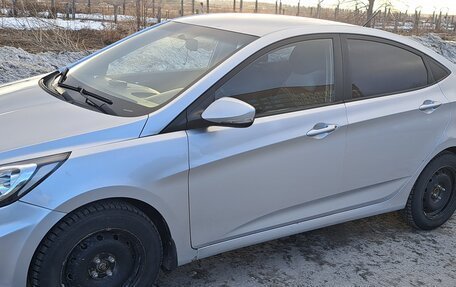 Hyundai Solaris II рестайлинг, 2011 год, 910 000 рублей, 1 фотография