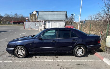 Mercedes-Benz E-Класс, 1996 год, 270 000 рублей, 2 фотография
