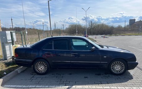 Mercedes-Benz E-Класс, 1996 год, 270 000 рублей, 3 фотография