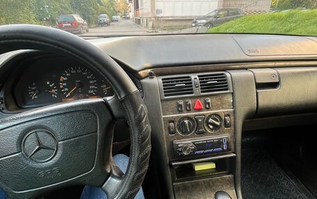 Mercedes-Benz E-Класс, 1996 год, 270 000 рублей, 12 фотография