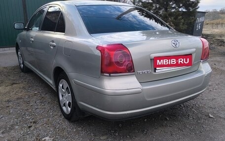 Toyota Avensis III рестайлинг, 2003 год, 690 000 рублей, 3 фотография