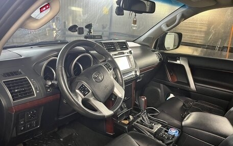 Toyota Land Cruiser Prado 150 рестайлинг 2, 2017 год, 3 950 000 рублей, 5 фотография