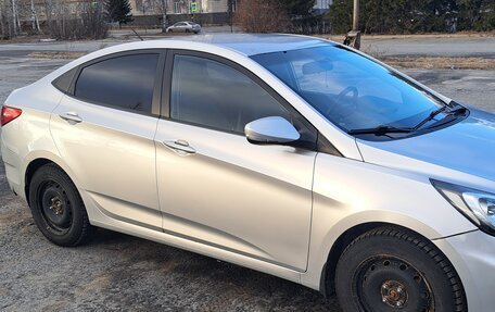 Hyundai Solaris II рестайлинг, 2011 год, 910 000 рублей, 3 фотография