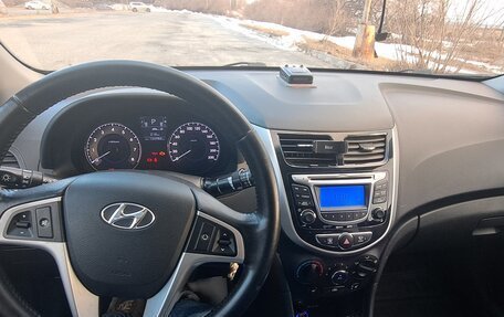 Hyundai Solaris II рестайлинг, 2011 год, 910 000 рублей, 5 фотография