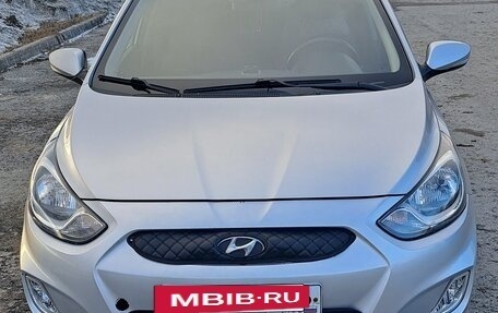 Hyundai Solaris II рестайлинг, 2011 год, 910 000 рублей, 2 фотография
