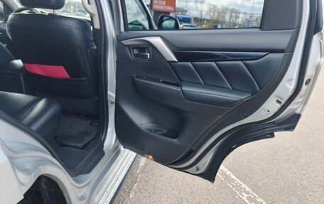 Mitsubishi Pajero Sport III рестайлинг, 2017 год, 3 100 000 рублей, 8 фотография