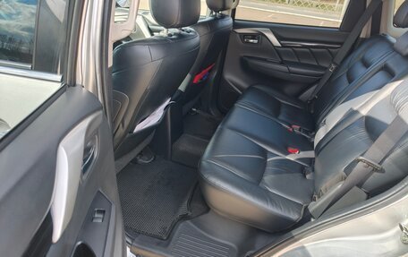 Mitsubishi Pajero Sport III рестайлинг, 2017 год, 3 100 000 рублей, 13 фотография