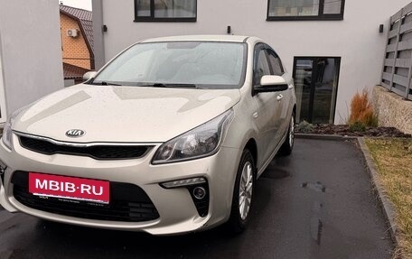 KIA Rio IV, 2018 год, 1 350 000 рублей, 2 фотография