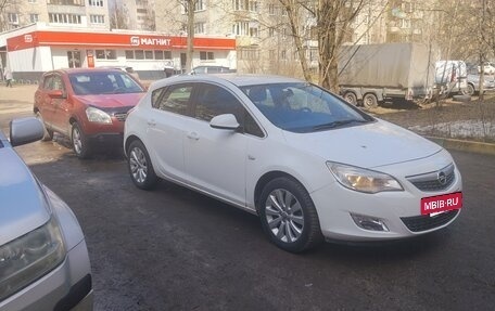 Opel Astra J, 2011 год, 640 000 рублей, 3 фотография