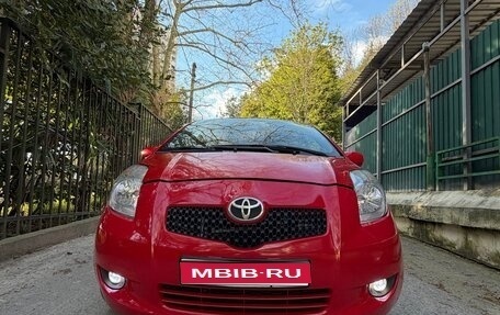 Toyota Yaris III рестайлинг, 2007 год, 650 000 рублей, 1 фотография