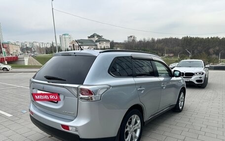 Mitsubishi Outlander III рестайлинг 3, 2012 год, 987 000 рублей, 4 фотография