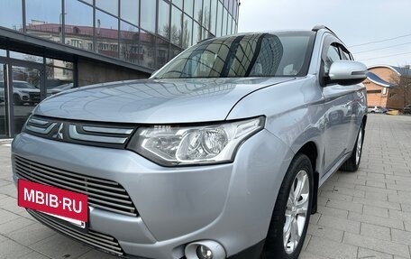 Mitsubishi Outlander III рестайлинг 3, 2012 год, 987 000 рублей, 7 фотография