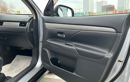 Mitsubishi Outlander III рестайлинг 3, 2012 год, 987 000 рублей, 10 фотография