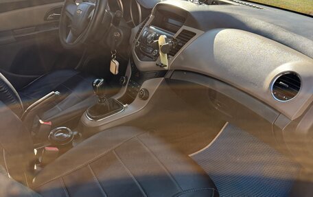 Chevrolet Cruze II, 2010 год, 620 000 рублей, 5 фотография