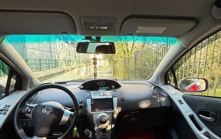 Toyota Yaris III рестайлинг, 2007 год, 650 000 рублей, 5 фотография