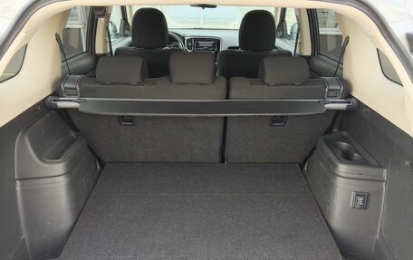 Mitsubishi Outlander III рестайлинг 3, 2019 год, 2 299 000 рублей, 10 фотография