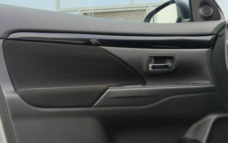 Mitsubishi Outlander III рестайлинг 3, 2019 год, 2 299 000 рублей, 19 фотография